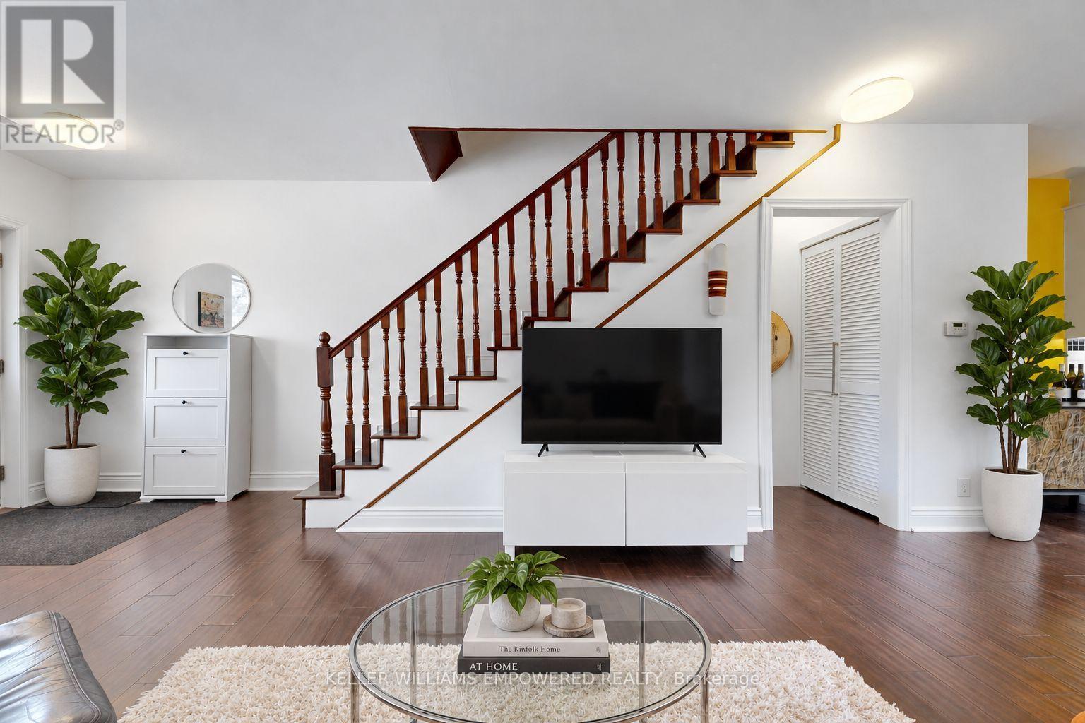 274 Wallace Avenue, Toronto, Ontario  M6P 3M9 - Photo 5 - W13850496