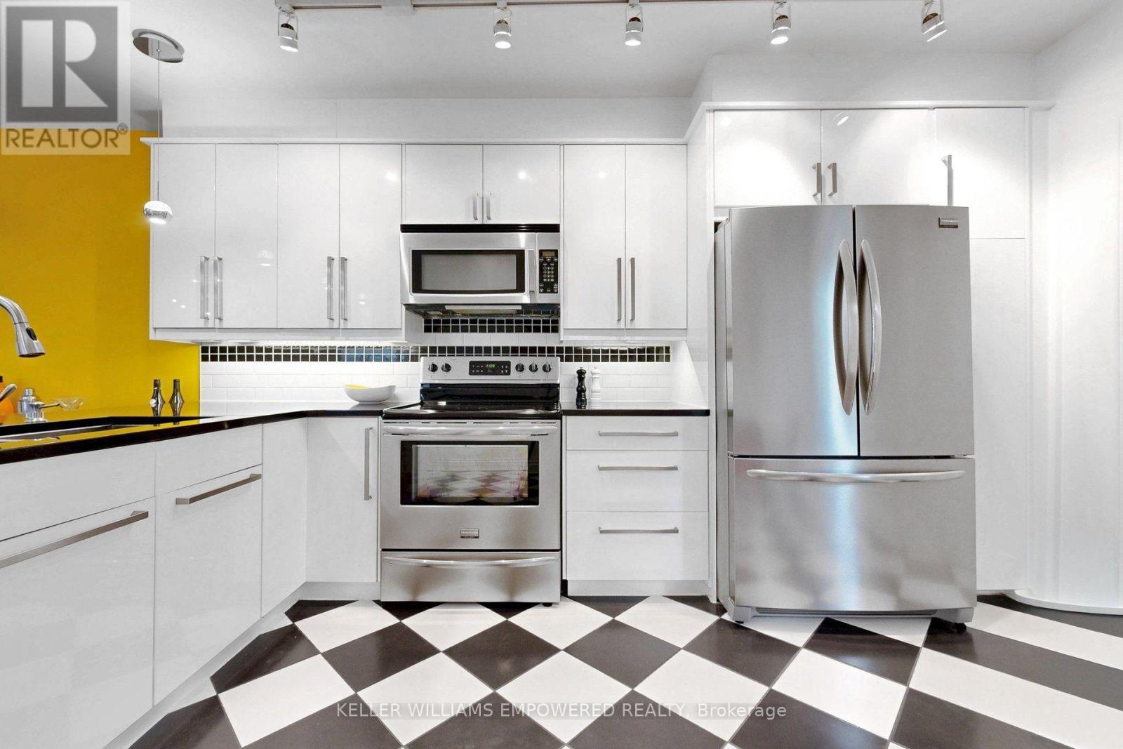 274 Wallace Avenue, Toronto, Ontario  M6P 3M9 - Photo 8 - W13850496