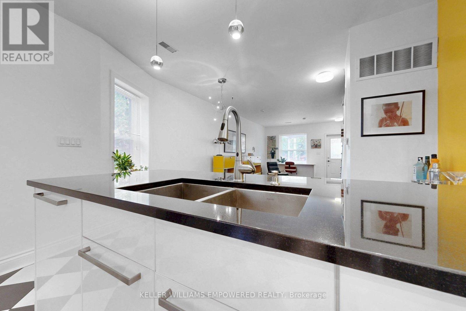 274 Wallace Avenue, Toronto, Ontario  M6P 3M9 - Photo 9 - W13850496