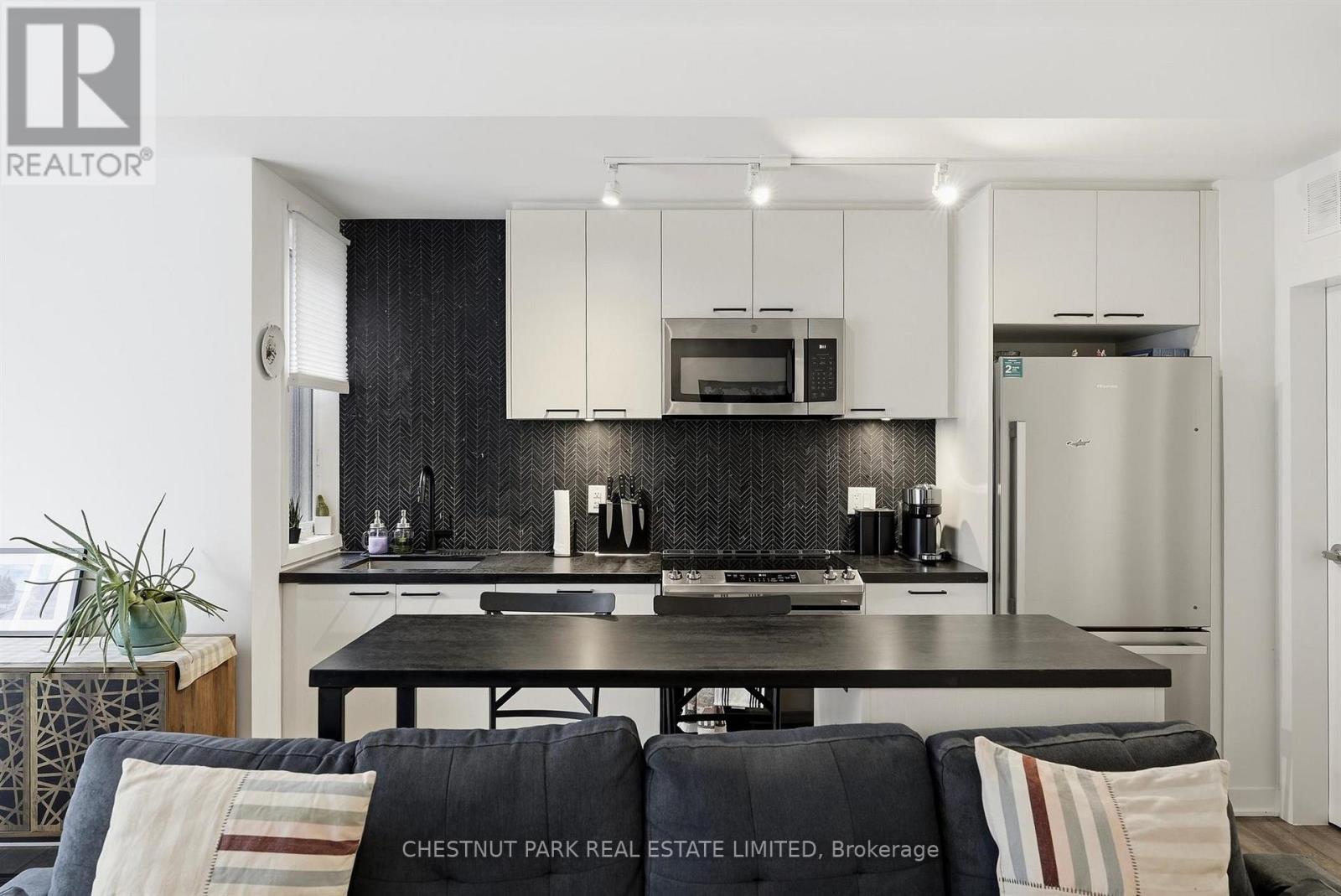 Th12 - 20 Ed Clark Gardens, Toronto, Ontario  M6N 0B5 - Photo 11 - W13850544