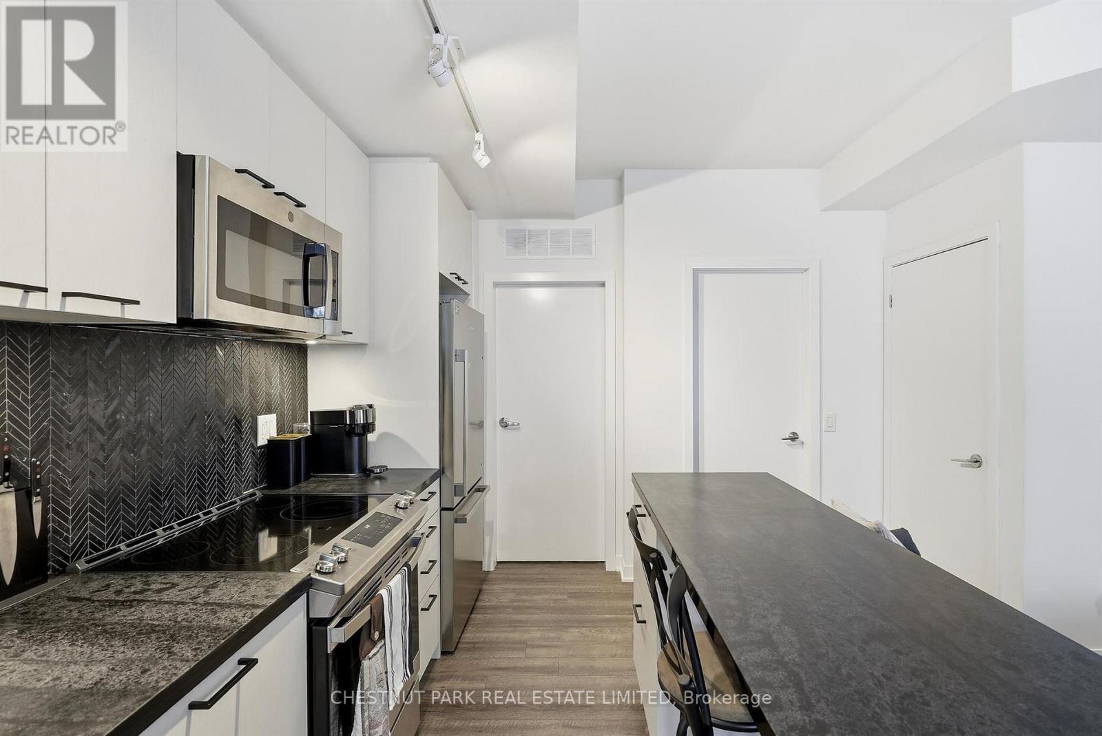 Th12 - 20 Ed Clark Gardens, Toronto, Ontario  M6N 0B5 - Photo 13 - W13850544