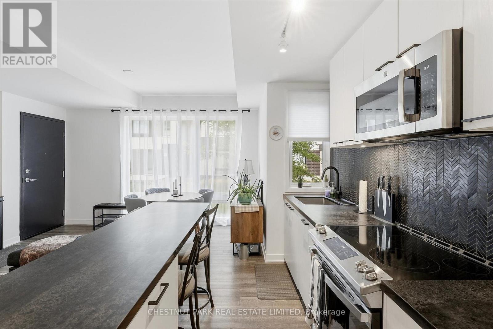 Th12 - 20 Ed Clark Gardens, Toronto, Ontario  M6N 0B5 - Photo 14 - W13850544
