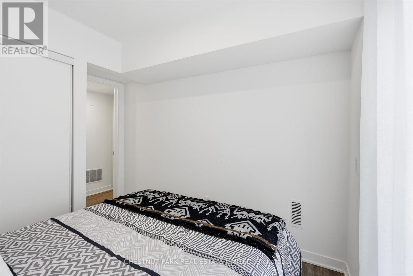 Th12 - 20 Ed Clark Gardens, Toronto, Ontario  M6N 0B5 - Photo 26 - W13850544