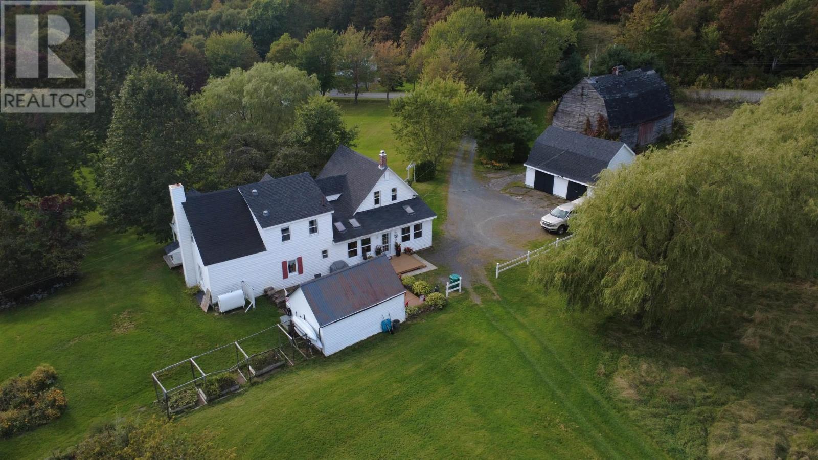 28 Woodburn Road Pine Tree Nova Scotia Canada B2H5C4