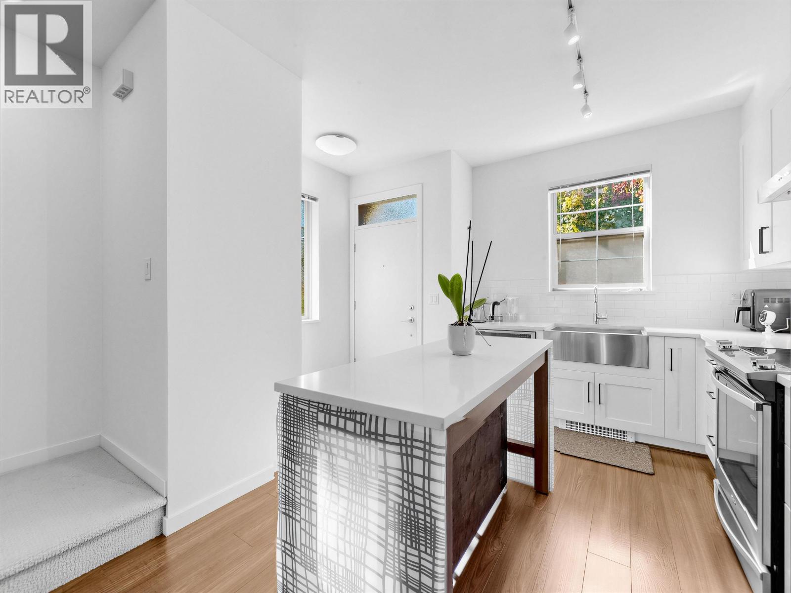 21 433 SEYMOUR RIVER PLACE