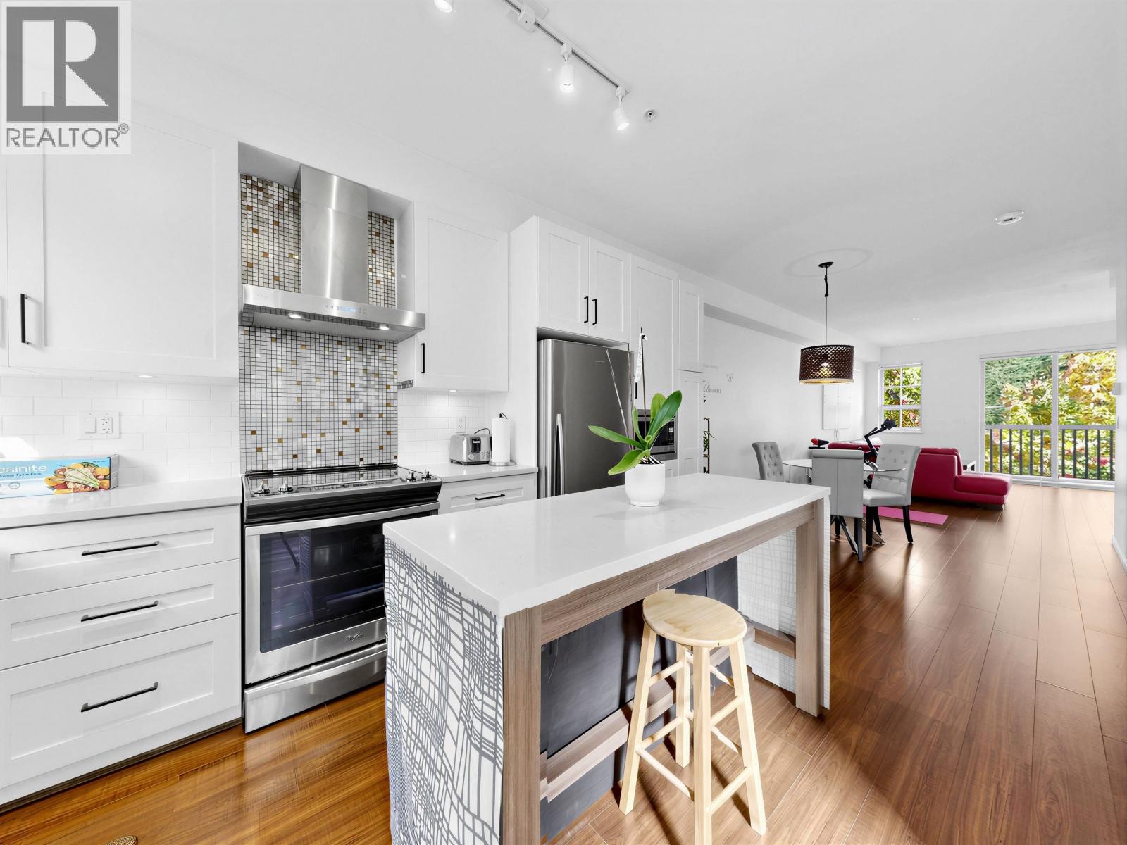 21 433 SEYMOUR RIVER PLACE