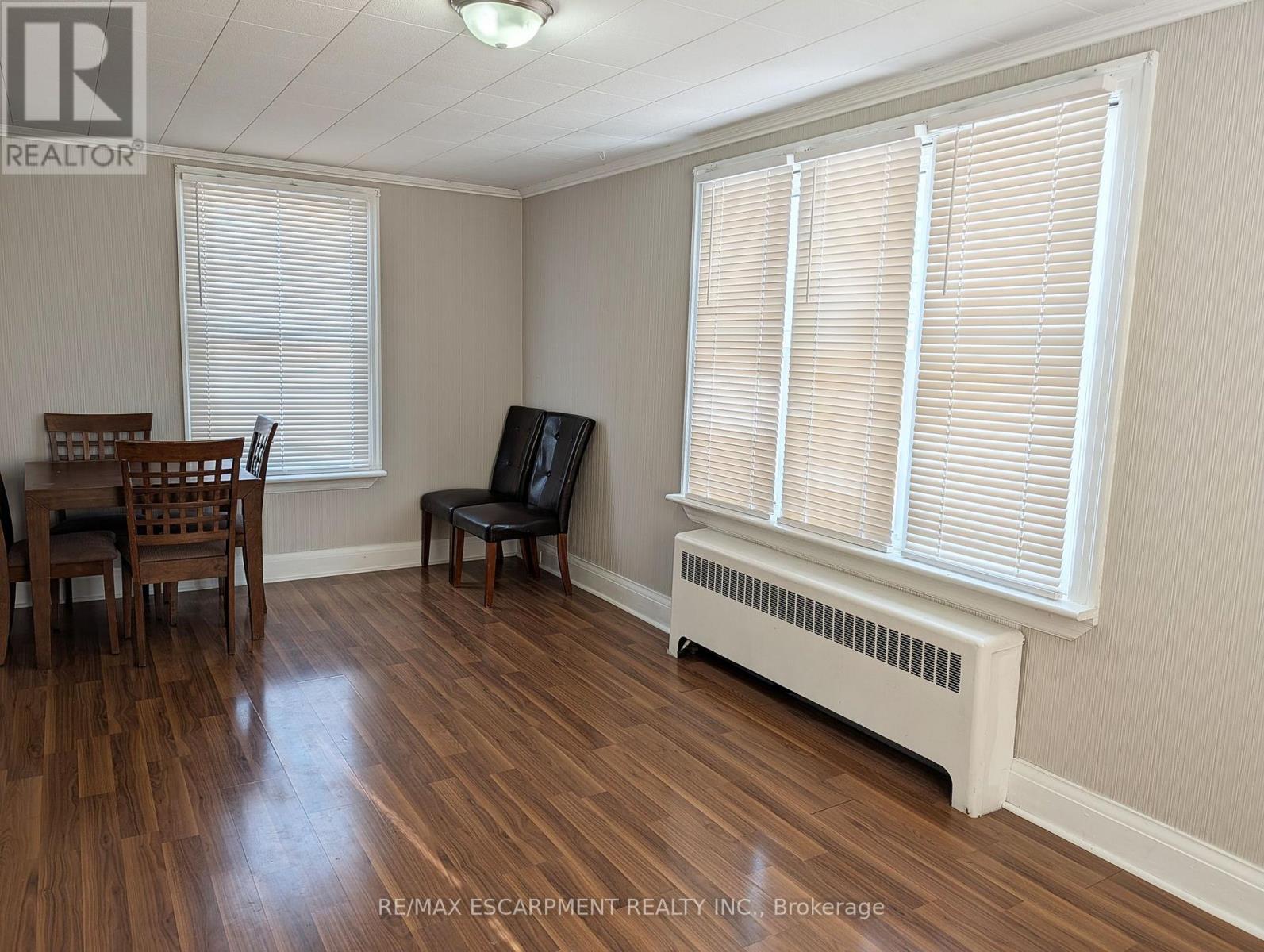 Upper - 12 East 24th Street, Hamilton, Ontario  L8V 2X7 - Photo 3 - X13850494