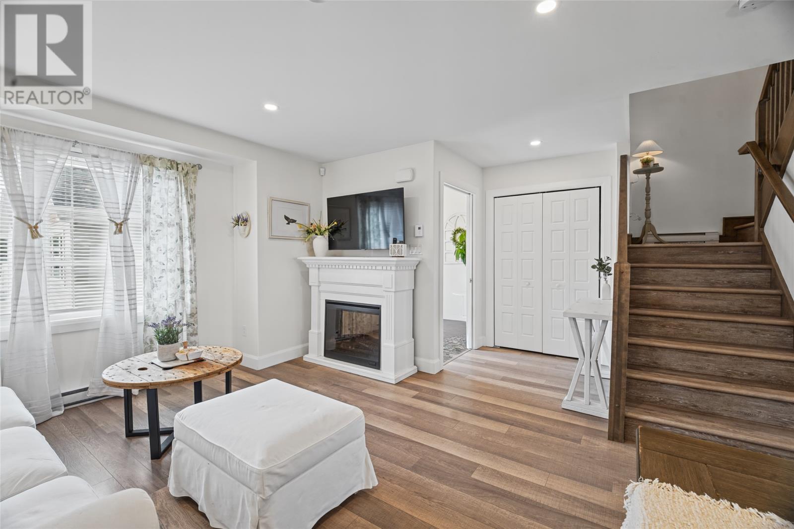10 Glendale Court photo 4