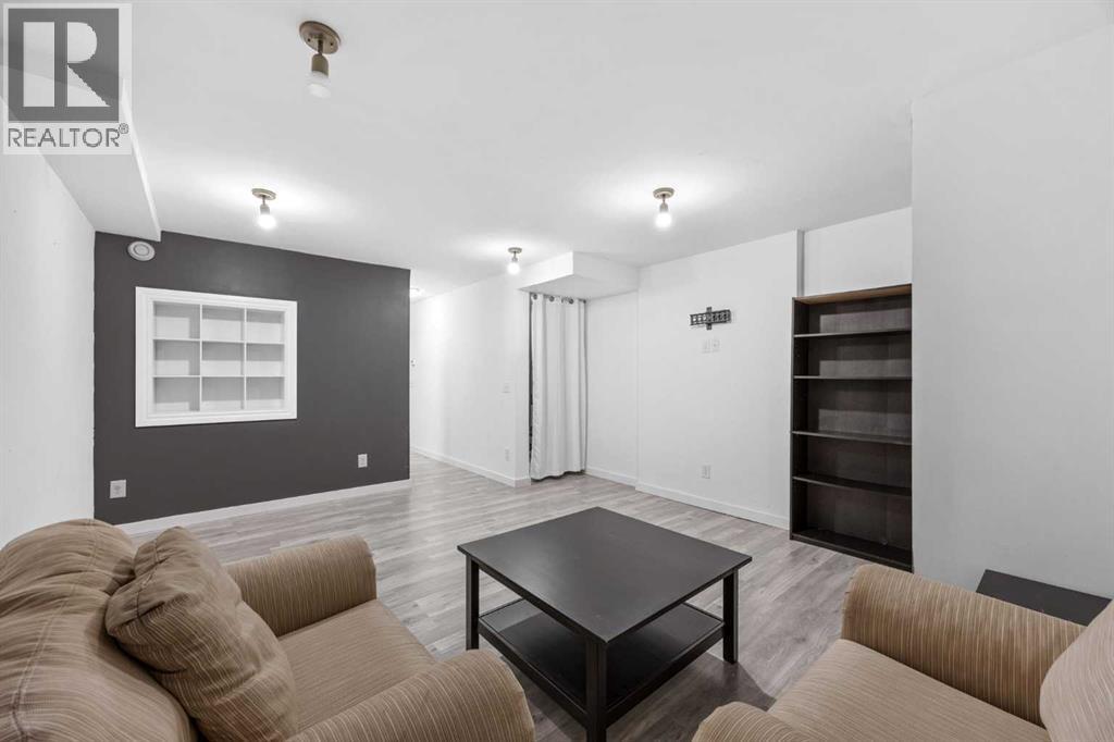 5, 133 Copperpond Heights SE