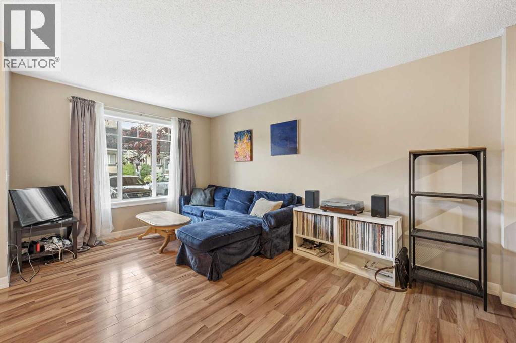 5, 133 Copperpond Heights SE