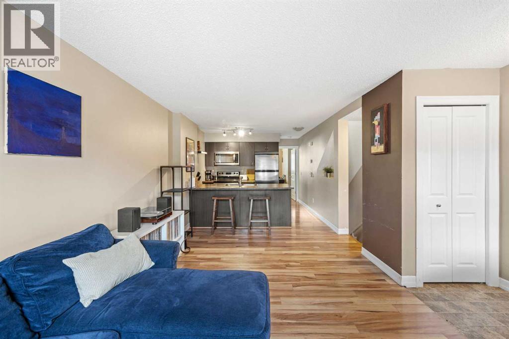 5, 133 Copperpond Heights SE