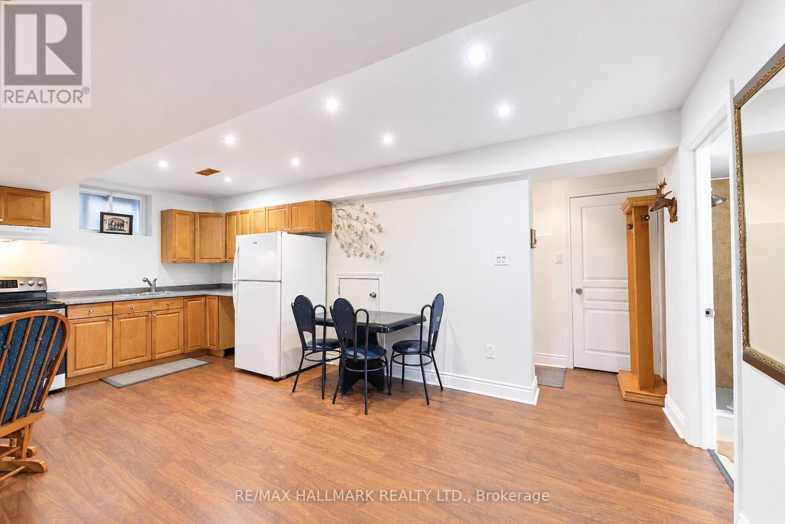 16 Braehead Drive, Richmond Hill, Ontario  L4E 0B3 - Photo 11 - N13830156
