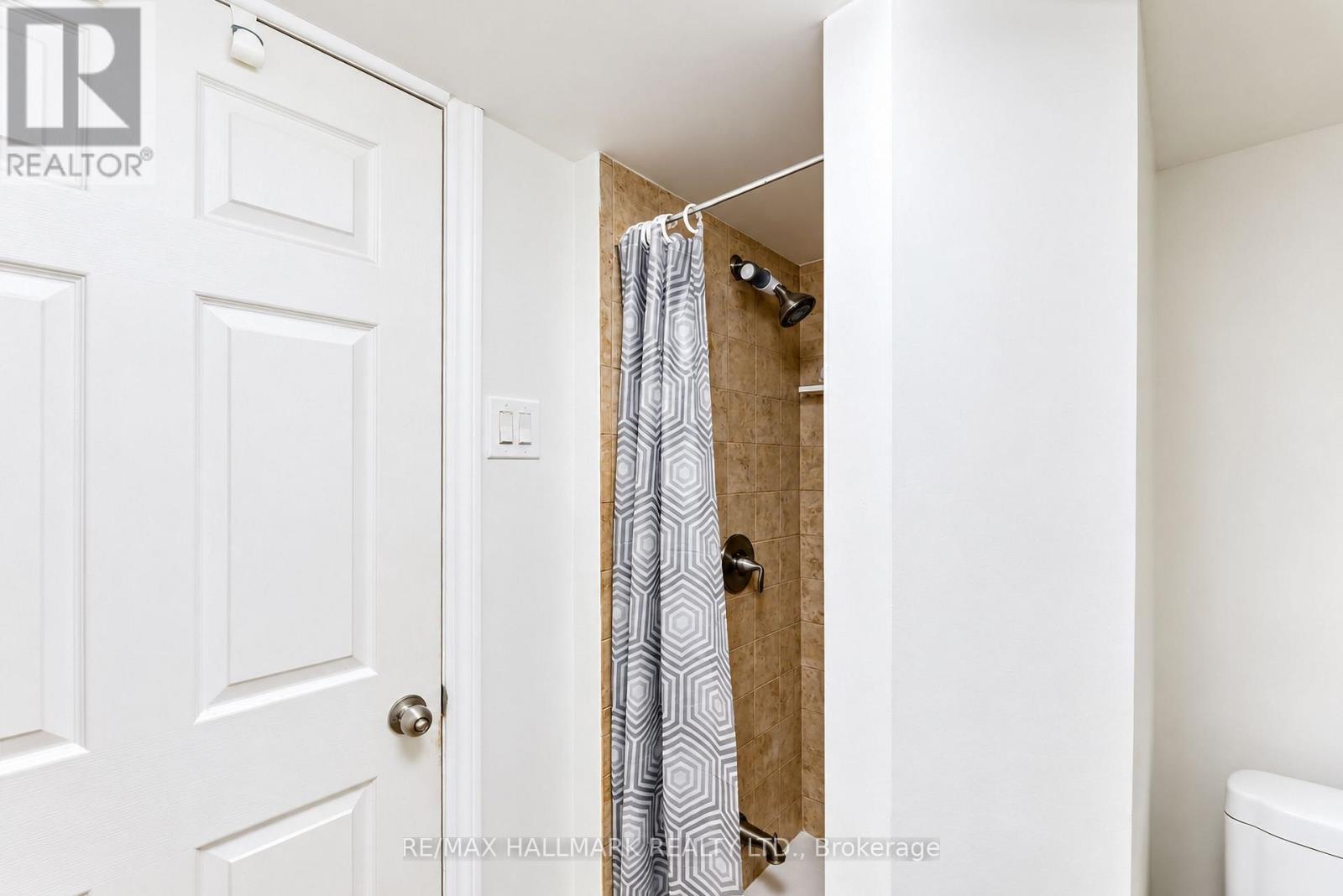 16 Braehead Drive, Richmond Hill, Ontario  L4E 0B3 - Photo 21 - N13830156