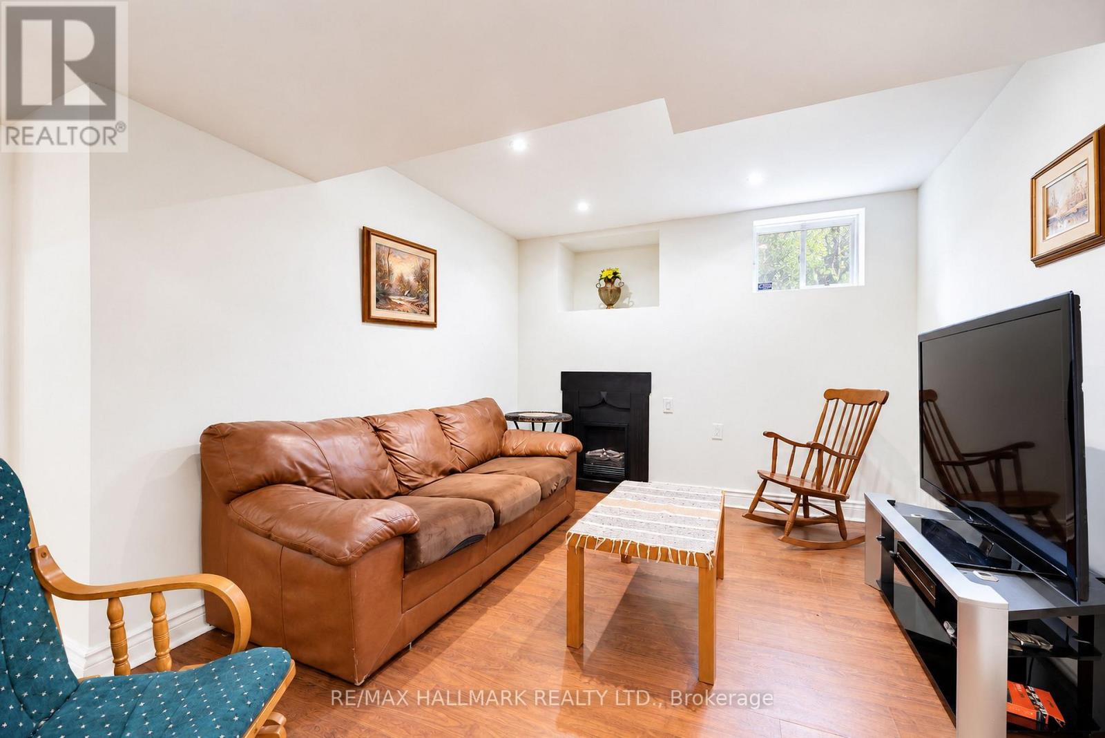 16 Braehead Drive, Richmond Hill, Ontario  L4E 0B3 - Photo 6 - N13830156