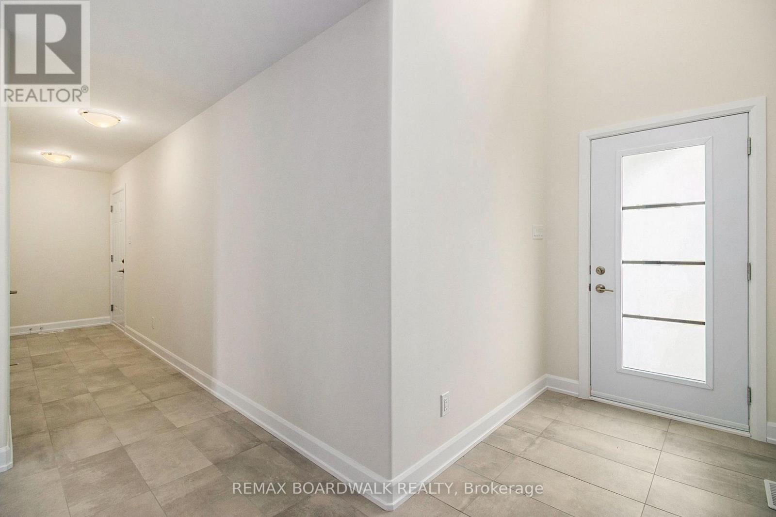 1194 Montblanc Crescent, Russell, Ontario K0A 1W0 - Photo 2 - X13850634