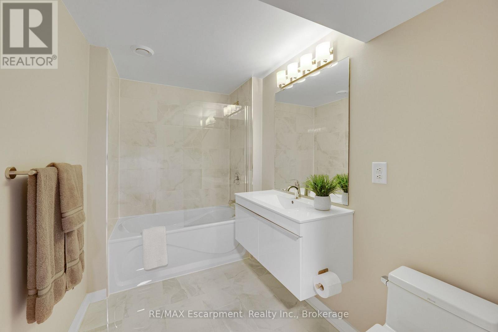 166 Martindale Crescent, Brampton, Ontario  L6X 2V2 - Photo 25 - W13850638