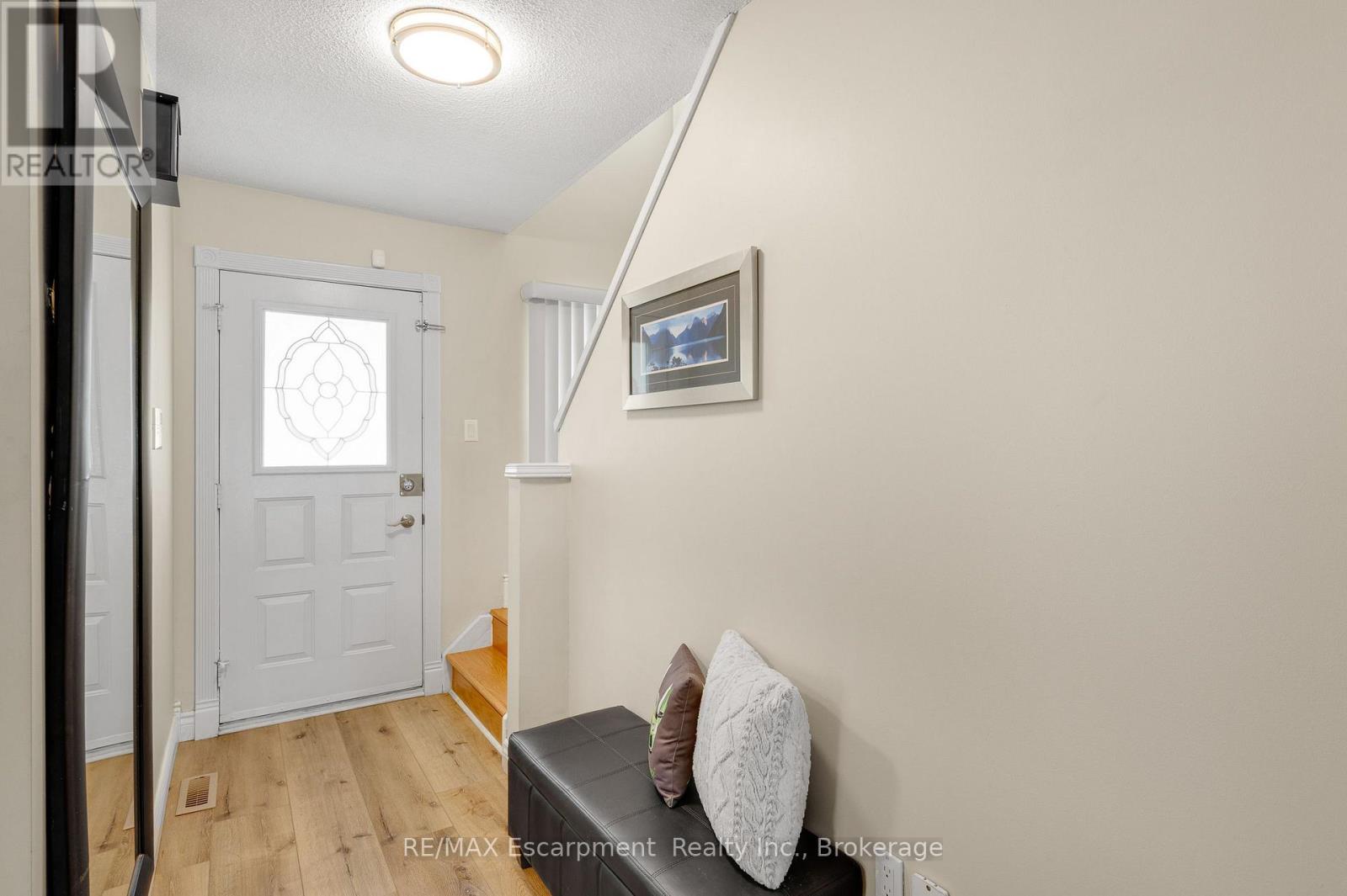 166 Martindale Crescent, Brampton, Ontario  L6X 2V2 - Photo 5 - W13850638