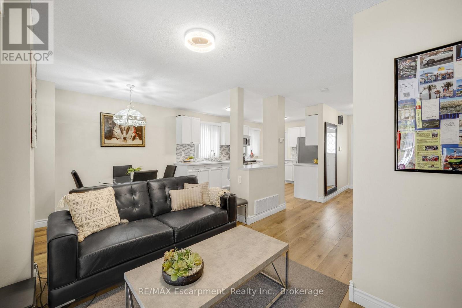 166 Martindale Crescent, Brampton, Ontario  L6X 2V2 - Photo 8 - W13850638