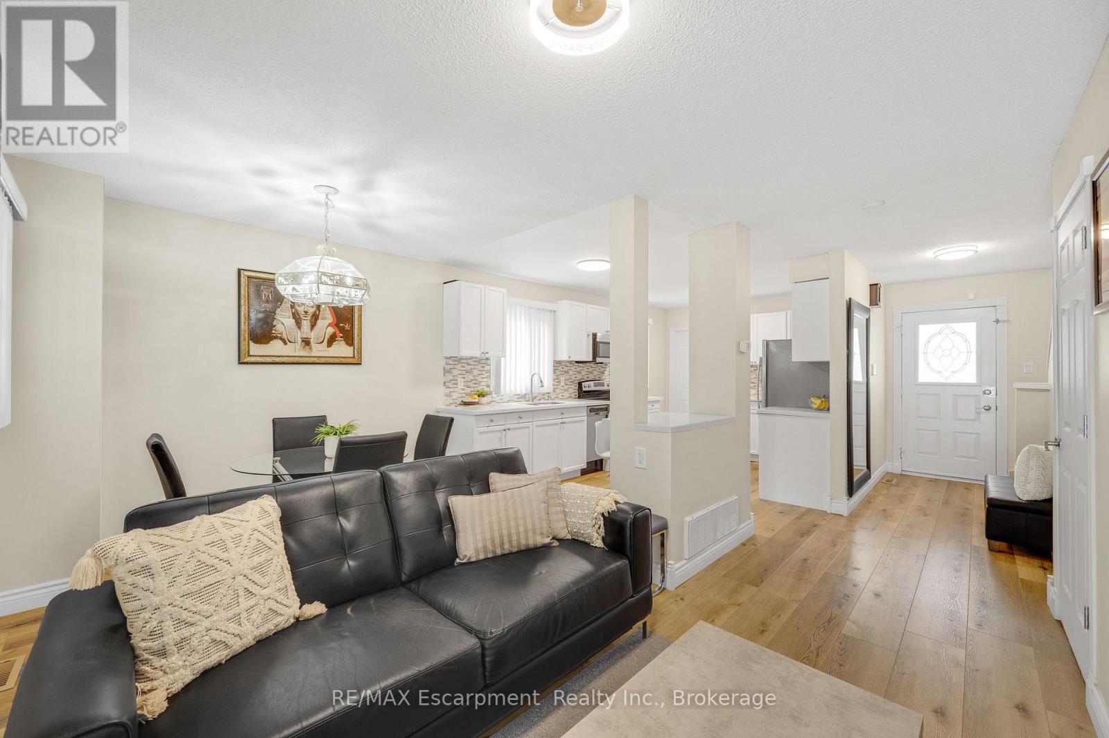 166 Martindale Crescent, Brampton, Ontario  L6X 2V2 - Photo 9 - W13850638