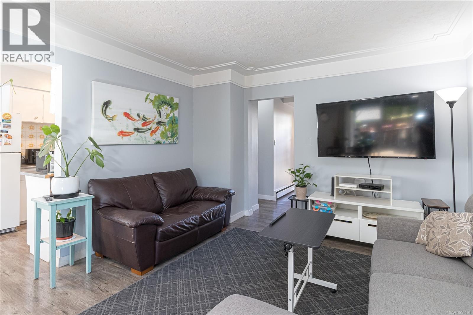 386 Burnside Rd W