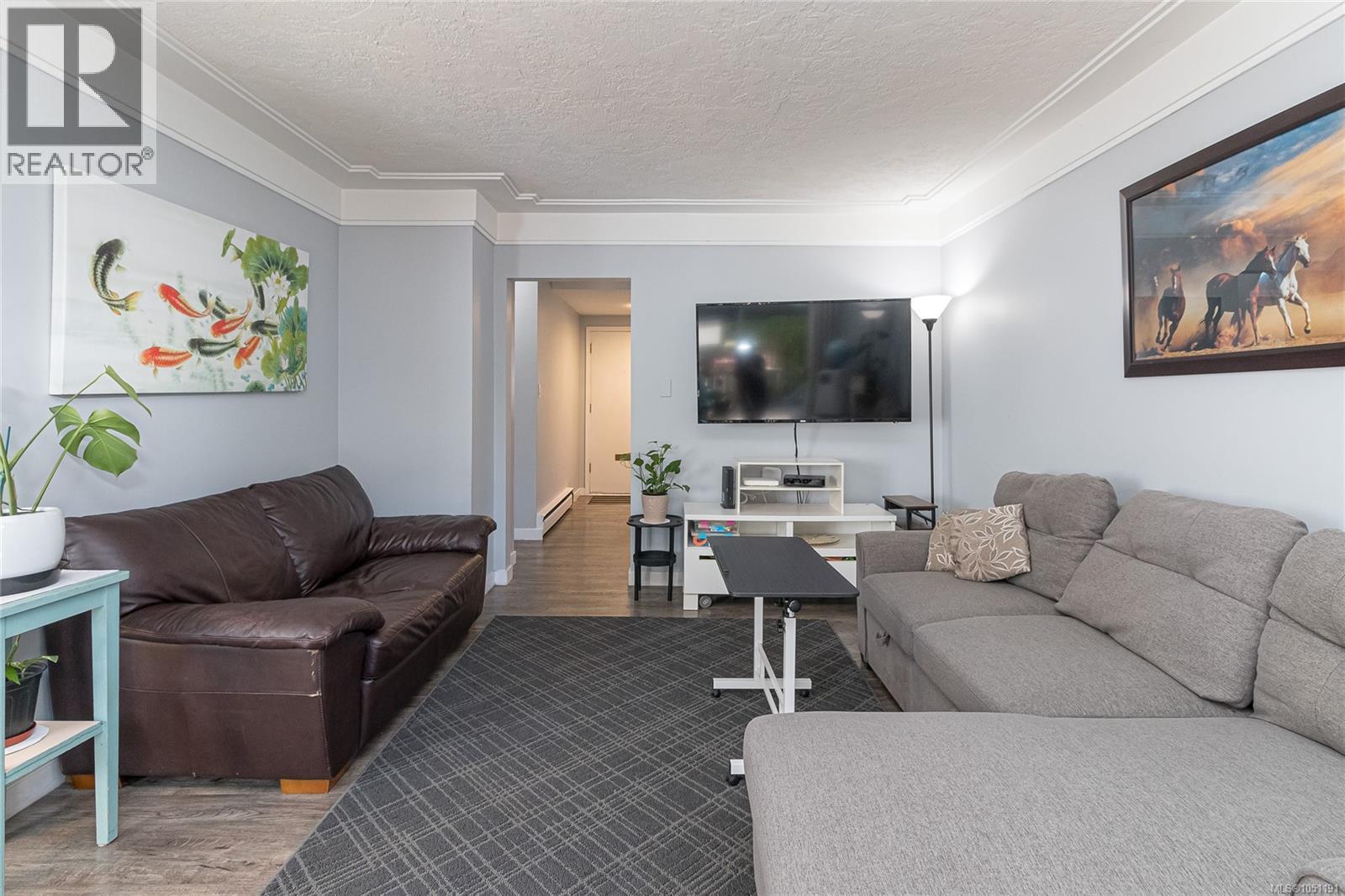 386 Burnside Rd W