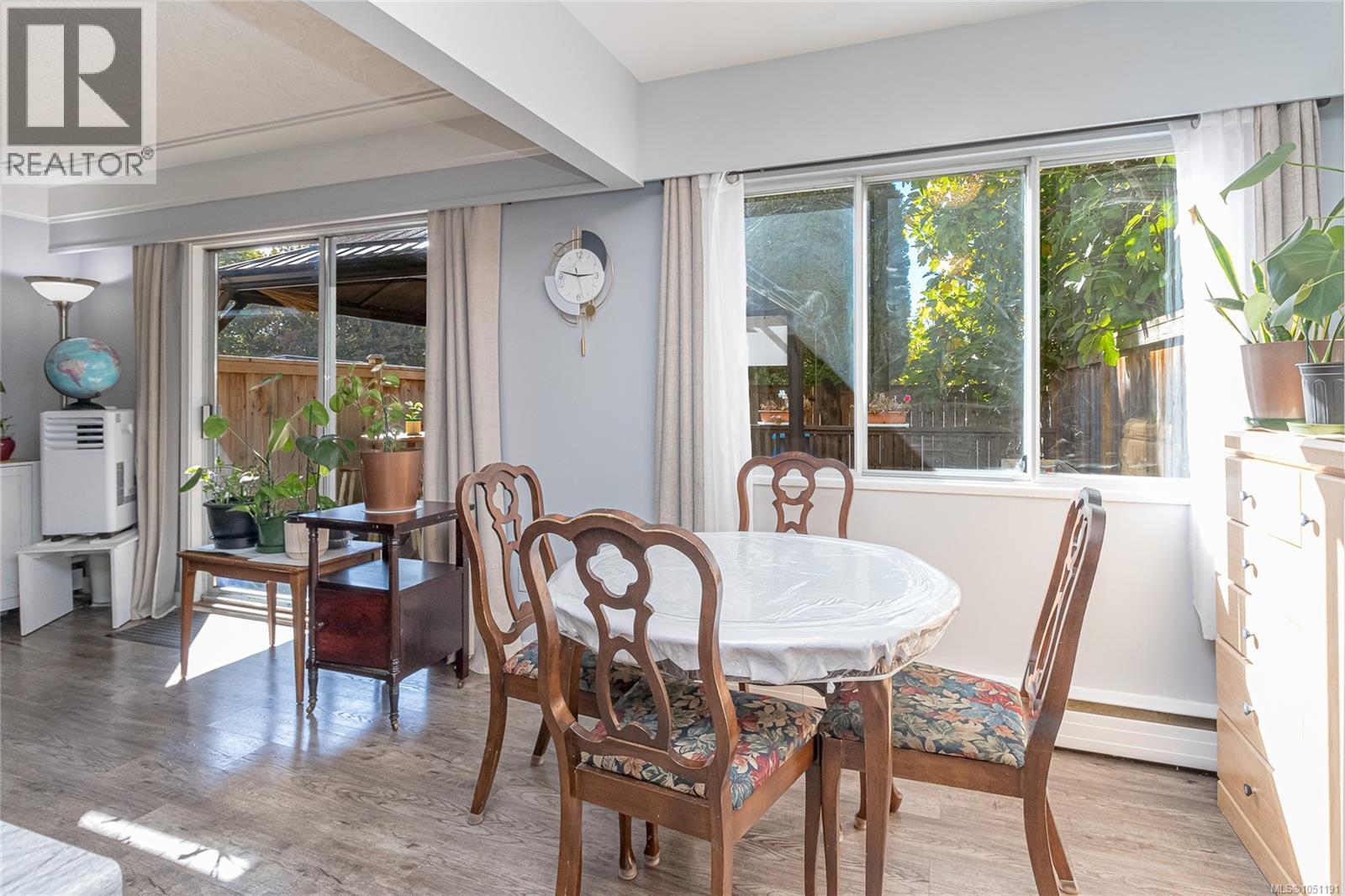386 Burnside Rd W