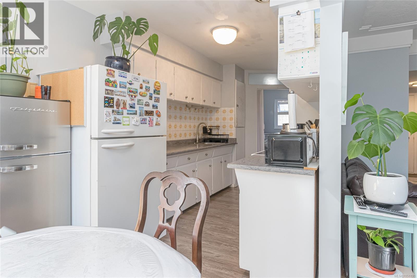 386 Burnside Rd W