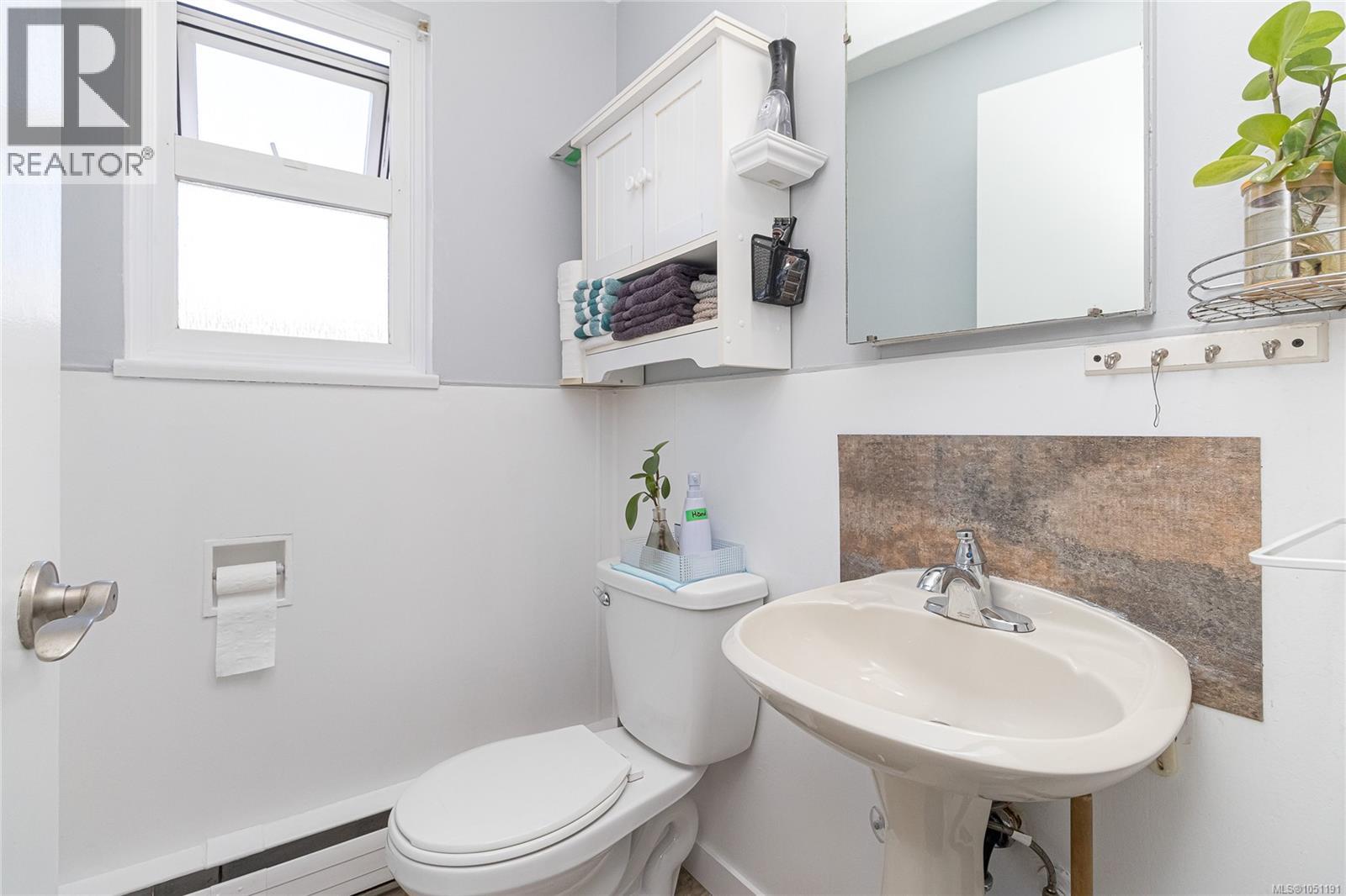 386 Burnside Rd W