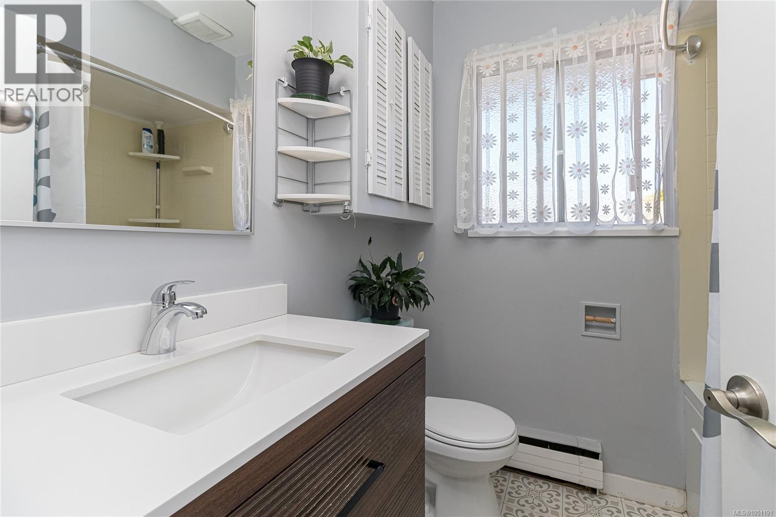 386 Burnside Rd W
