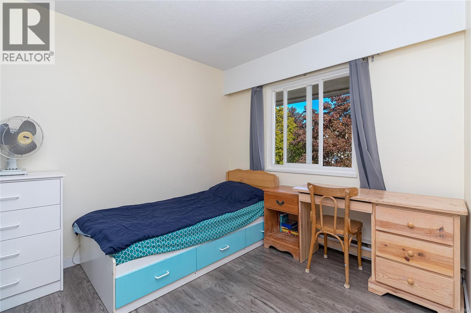 386 Burnside Rd W