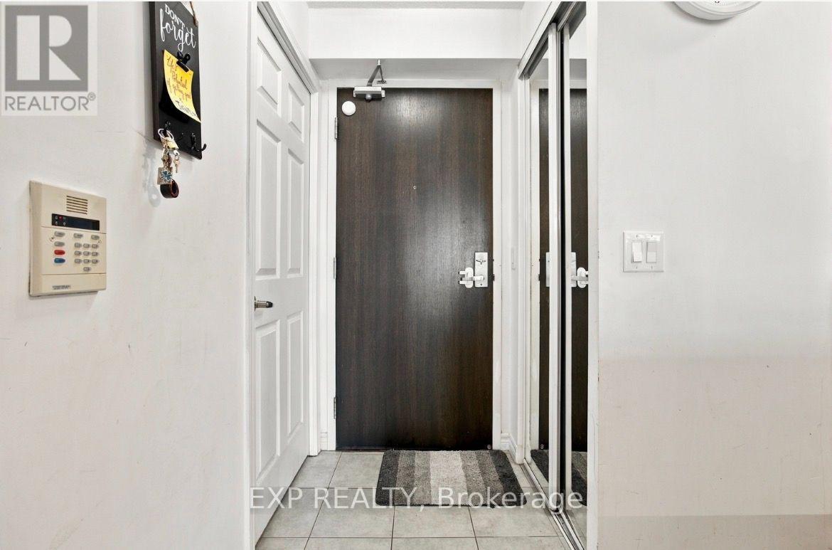 2305 - 19 Grand Trunk Crescent, Toronto (Waterfront Communities), Ontario  M5J 3A3 - Photo 3 - C13850714