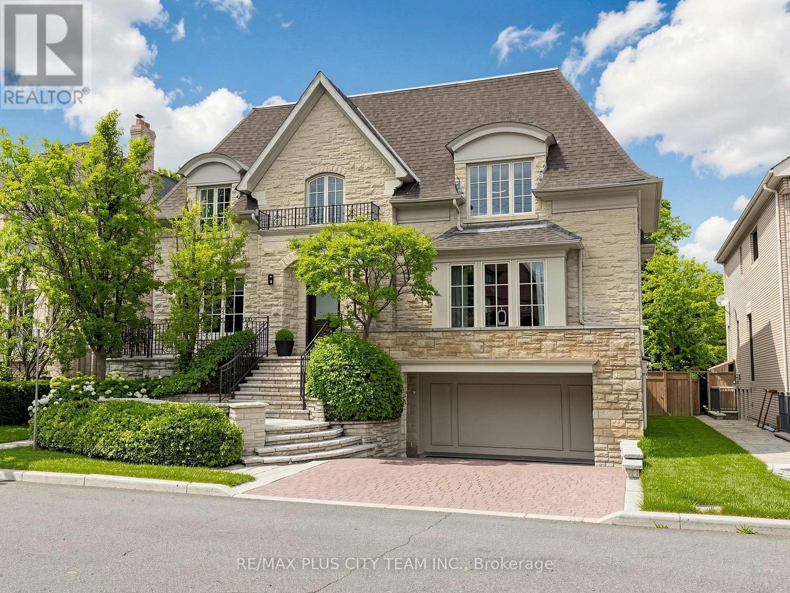208 Carmichael Avenue, Toronto, Ontario  M5M 2X3 - Photo 3 - C13850864