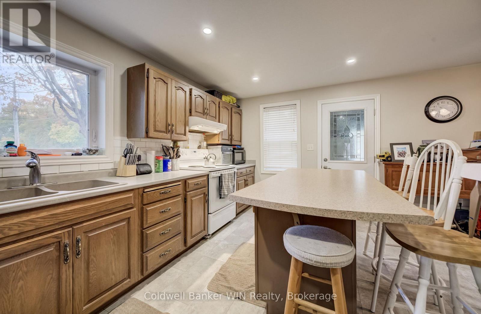 748 Arthur Street, West Grey, Ontario  N0G 1C0 - Photo 5 - X13850936