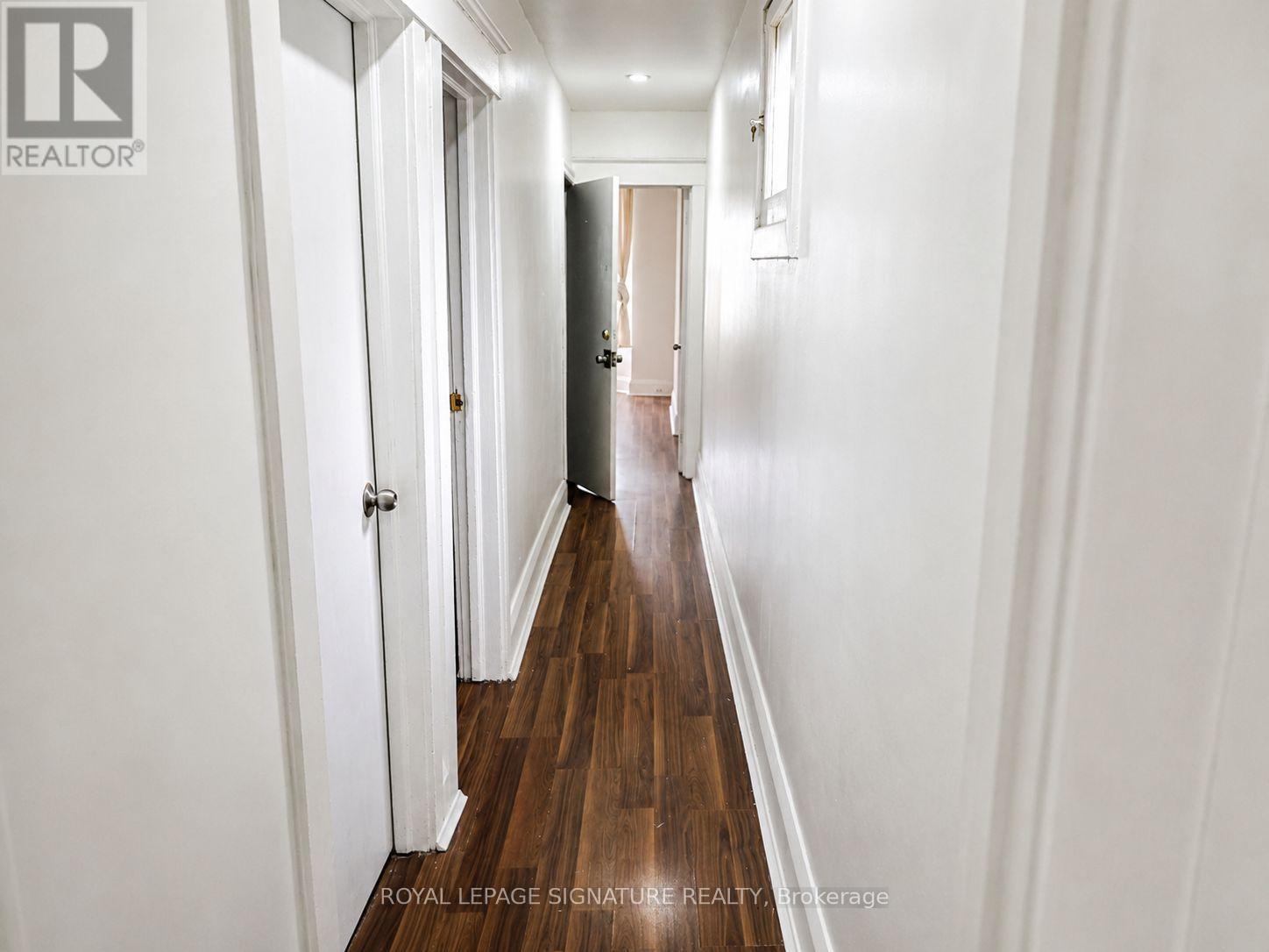 916 Woodbine Avenue, Toronto, Ontario  M4C 4B7 - Photo 8 - E13850600