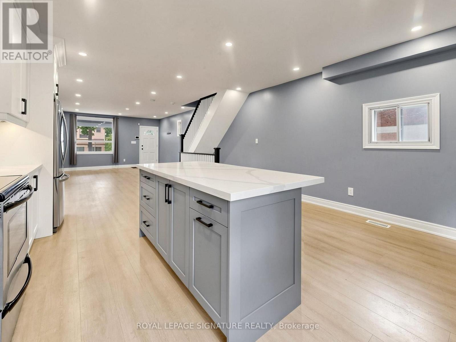 8 Harris Avenue, Toronto, Ontario  M4C 1P4 - Photo 13 - E13850854