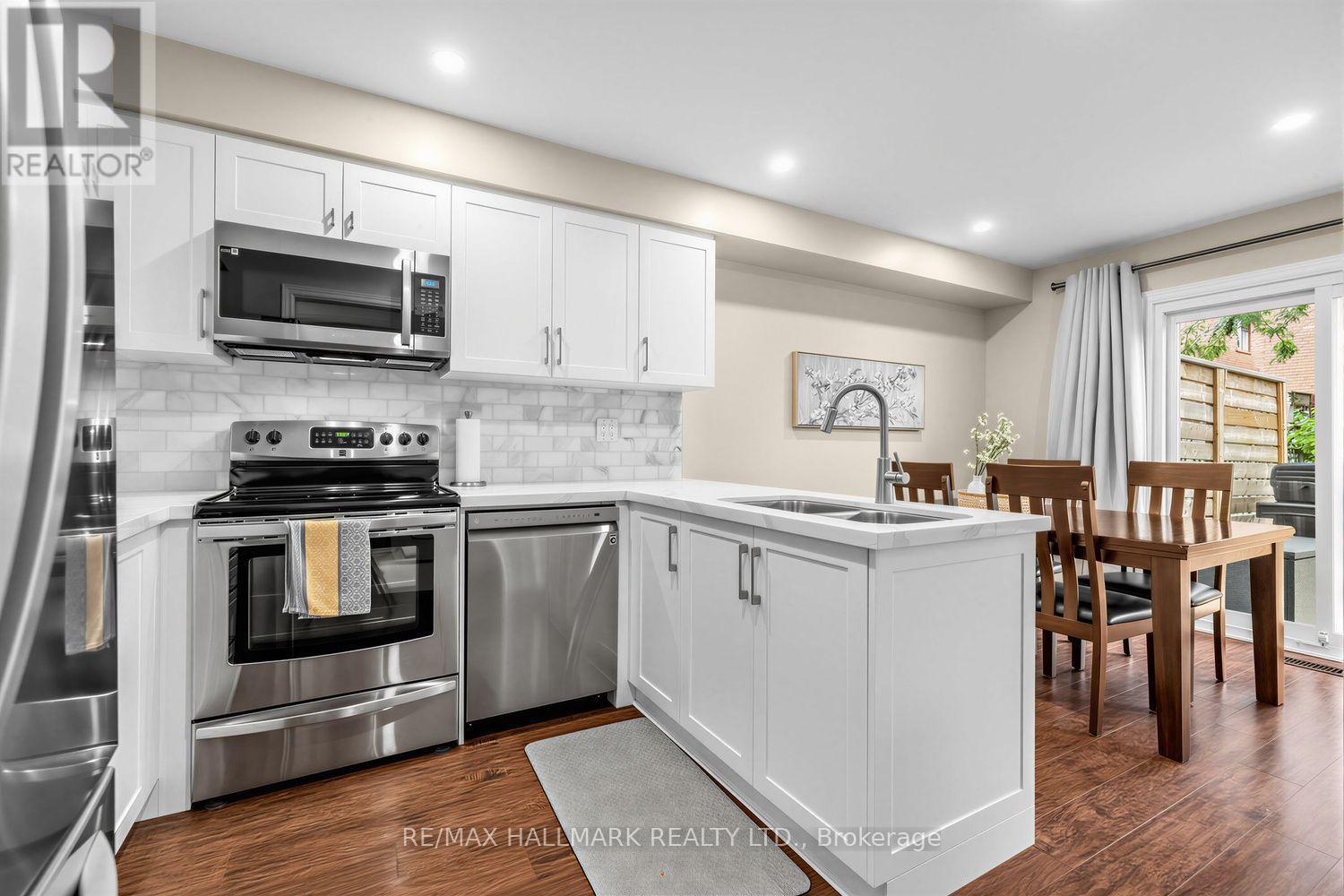 484 Bartholomew Drive, Newmarket, Ontario  L3X 2E5 - Photo 16 - N13850934