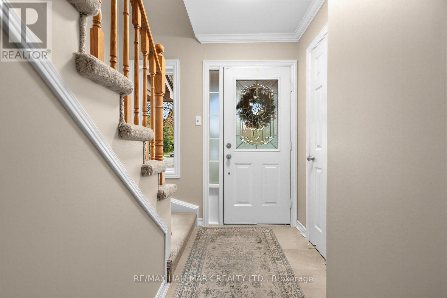 484 Bartholomew Drive, Newmarket, Ontario  L3X 2E5 - Photo 4 - N13850934