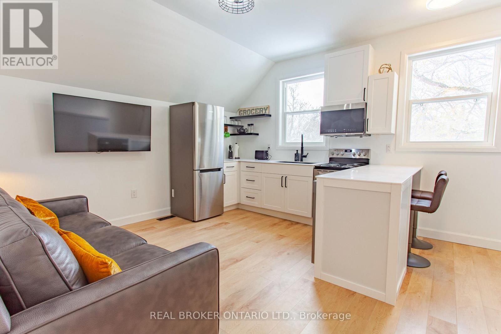 Upper - 97 Albert Street S, Orillia, Ontario  L3V 5L1 - Photo 1 - S13850858