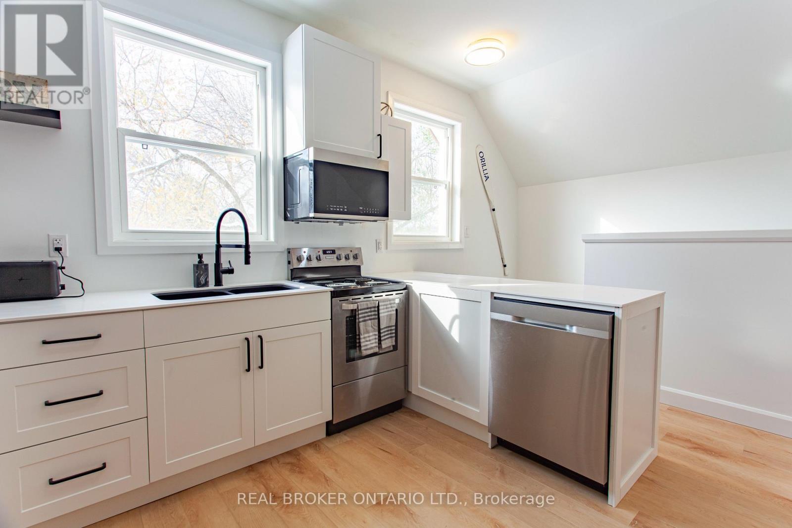 Upper - 97 Albert Street S, Orillia, Ontario  L3V 5L1 - Photo 2 - S13850858