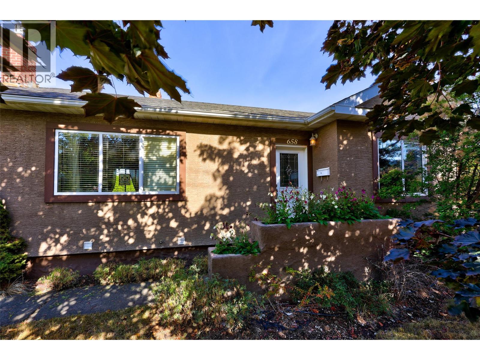 658 Dominion Street, Kamloops, British Columbia  V2C 2X7 - Photo 2 - 10401513