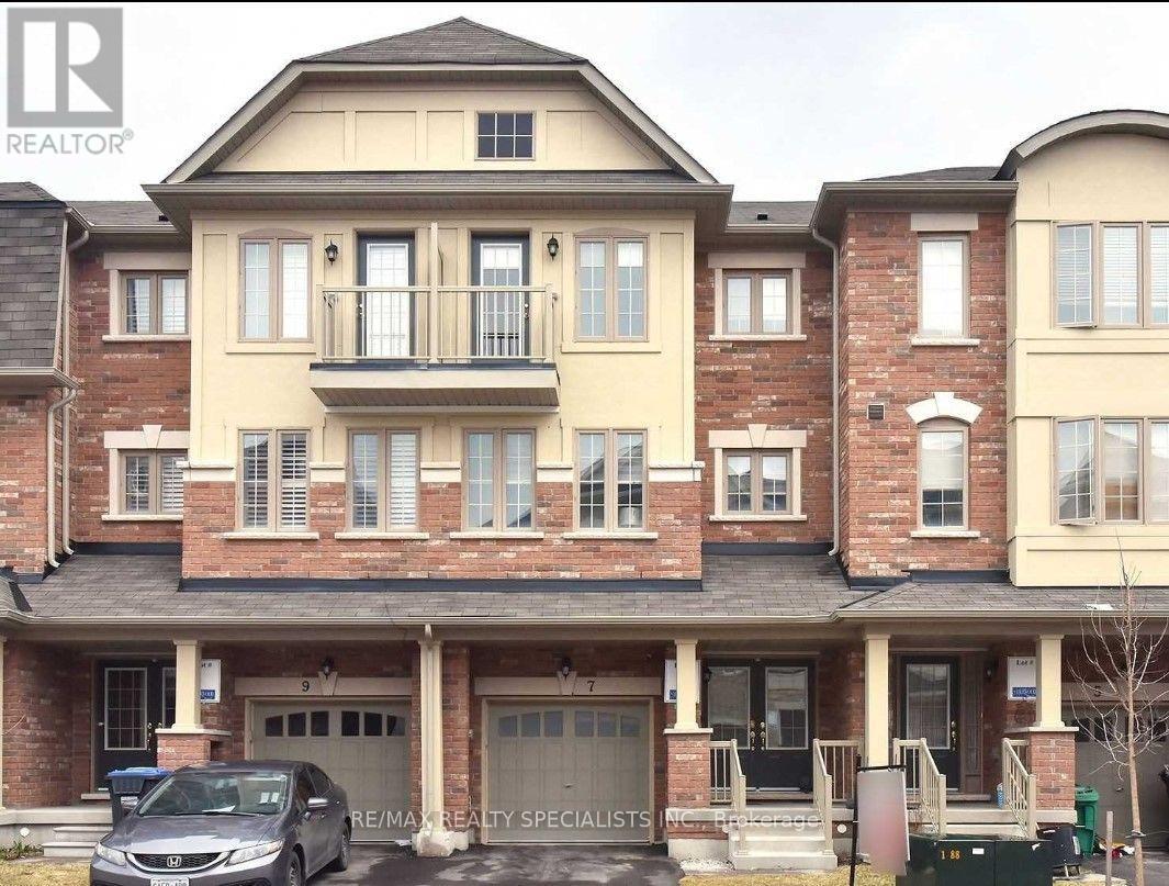 7 HOBART GARDENS, Brampton, Ontario