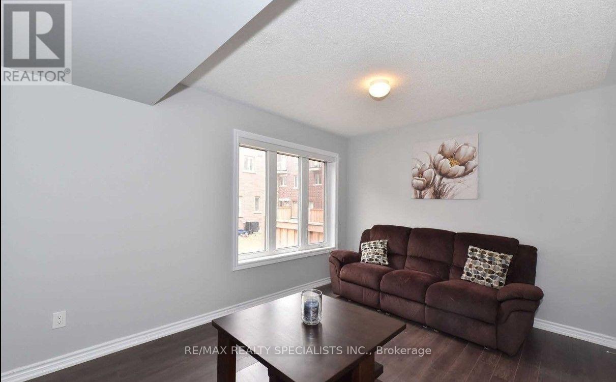 7 Hobart Gardens, Brampton, Ontario  L6Z 0J1 - Photo 4 - W13850596