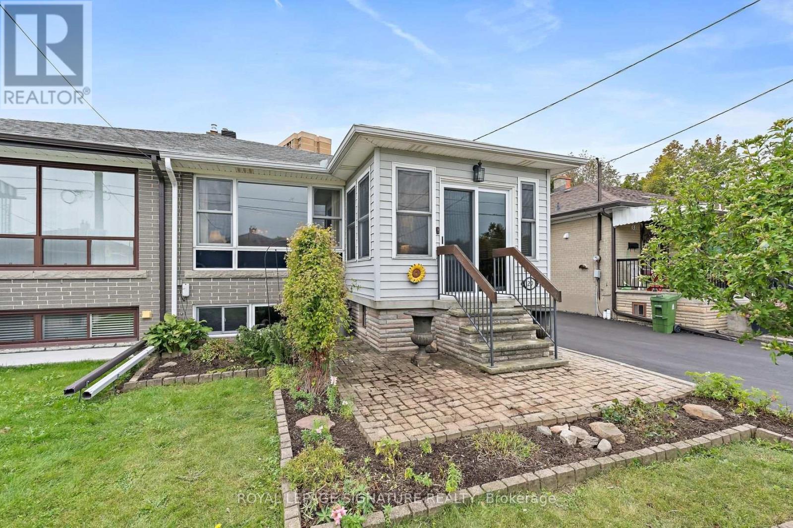 29 Heavitree Drive, Toronto, Ontario M3L 1K5 - Photo 1 - W13850700