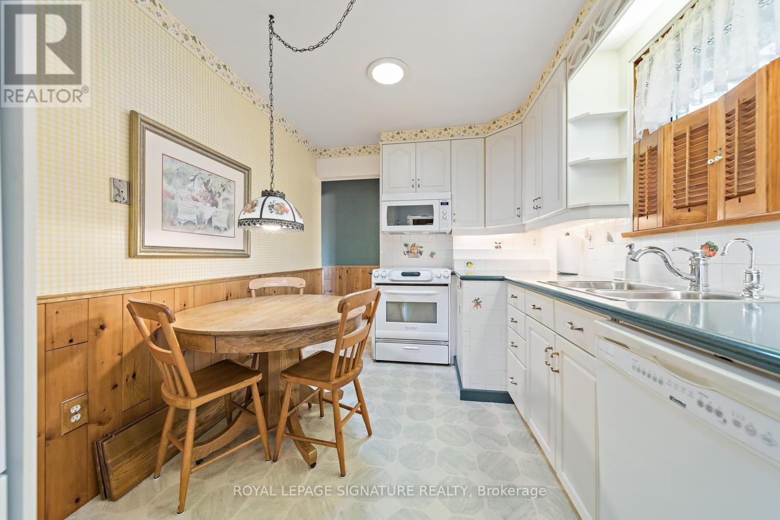29 Heavitree Drive, Toronto, Ontario M3L 1K5 - Photo 11 - W13850700