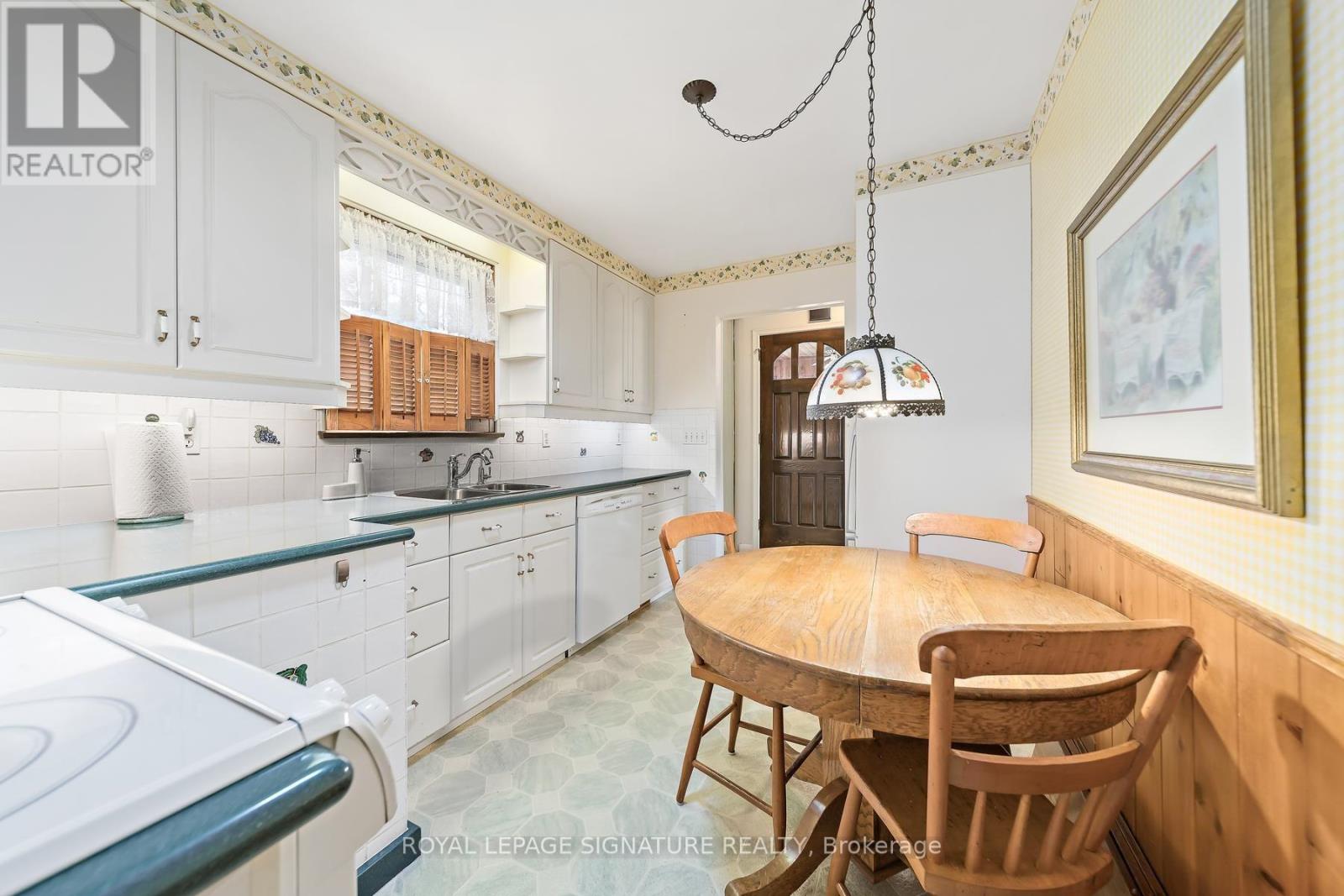 29 Heavitree Drive, Toronto, Ontario M3L 1K5 - Photo 12 - W13850700
