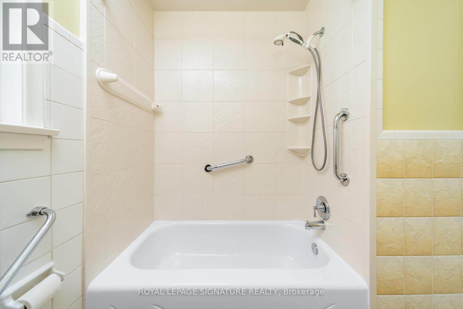29 Heavitree Drive, Toronto, Ontario M3L 1K5 - Photo 17 - W13850700
