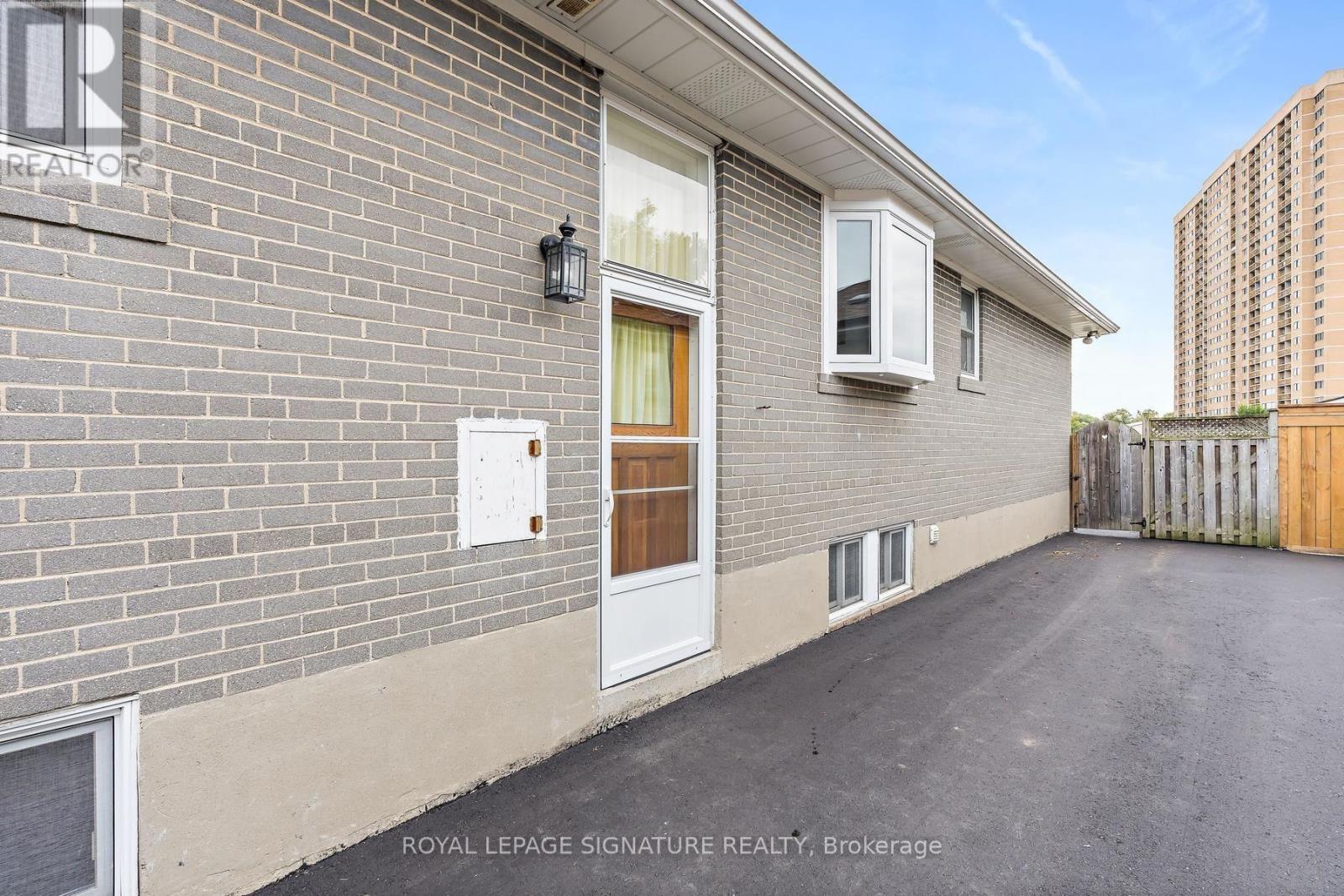 29 Heavitree Drive, Toronto, Ontario M3L 1K5 - Photo 25 - W13850700