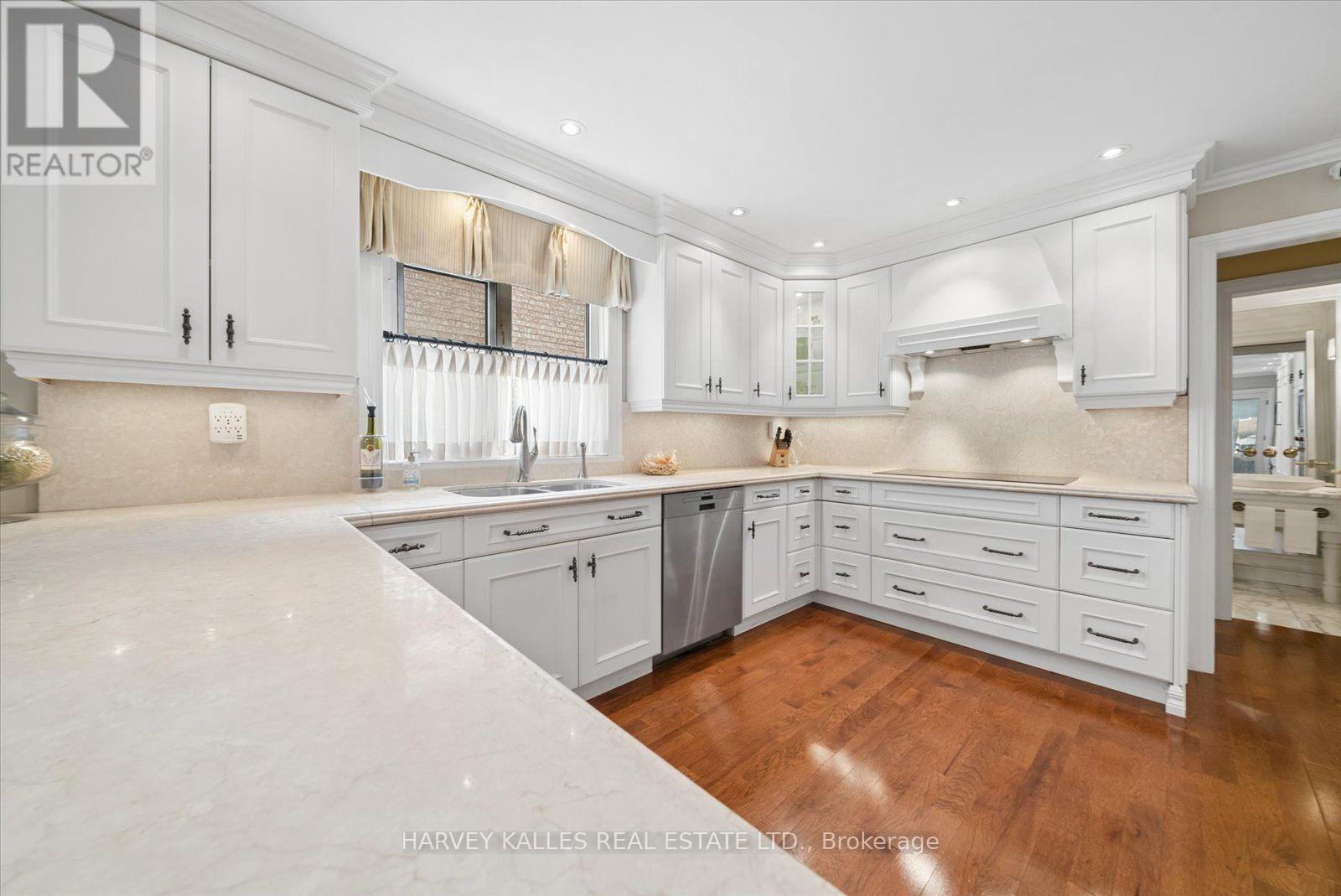 3685 St. Laurent Court, Mississauga, Ontario  L5L 4T2 - Photo 7 - W13850786