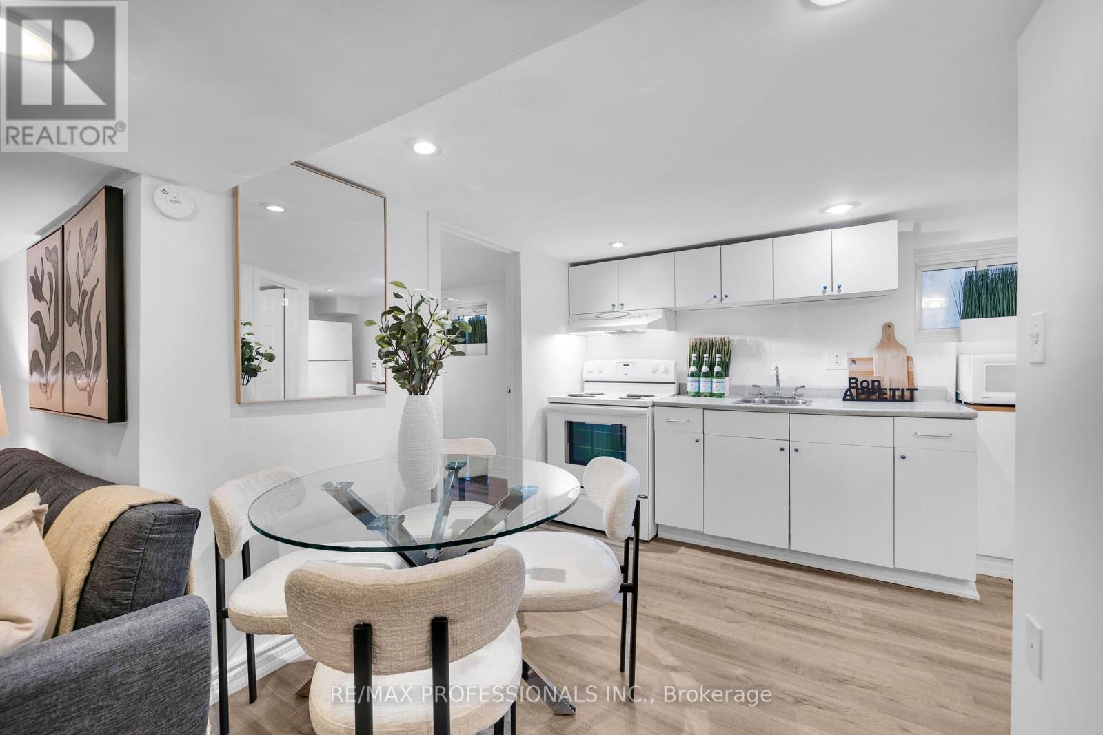 Lower - 176 Sixth Street, Toronto, Ontario M8V 3A5 - Photo 3 - W13850790