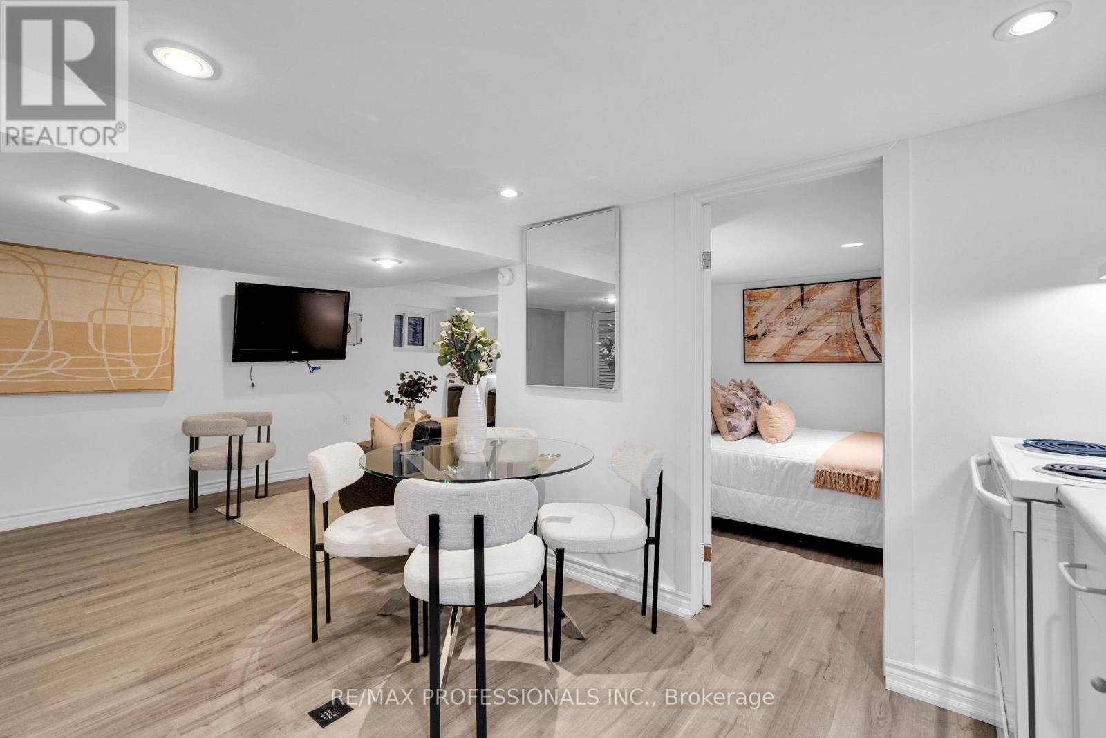Lower - 176 Sixth Street, Toronto, Ontario M8V 3A5 - Photo 5 - W13850790